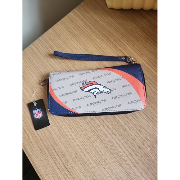NFL Denver Broncos Curve Zip Organizer Wallet w/ Detachable Strap NWT - Picture 1 of 9